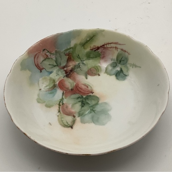 Vintage Fruit Plate and Four Fruit Bowls - Picture 10 of 16